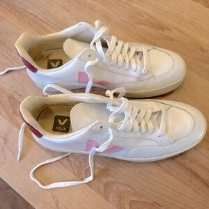 Veja size 9 sneakers